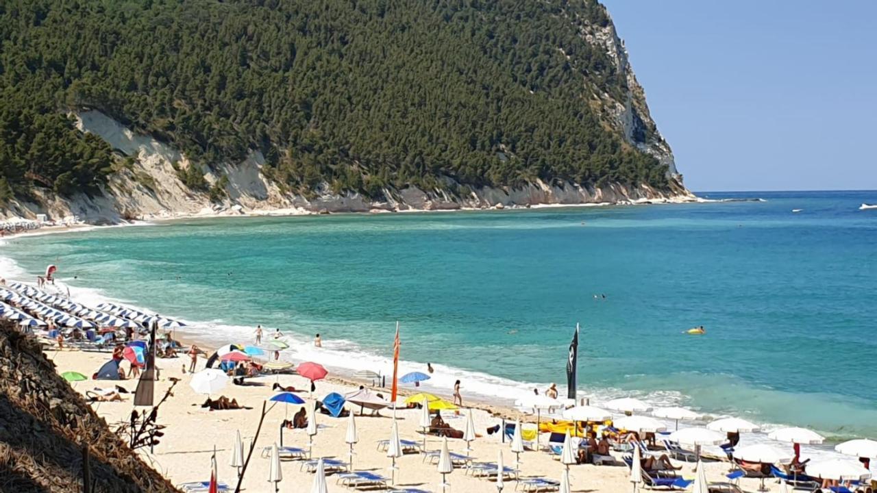 Accanto Alle Mura Rooms & Relax Spa Sirolo Exterior foto